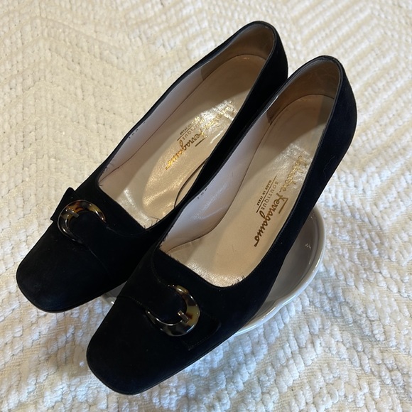 SALVATORE FERRAGAMO black suede heels - Picture 13 of 14